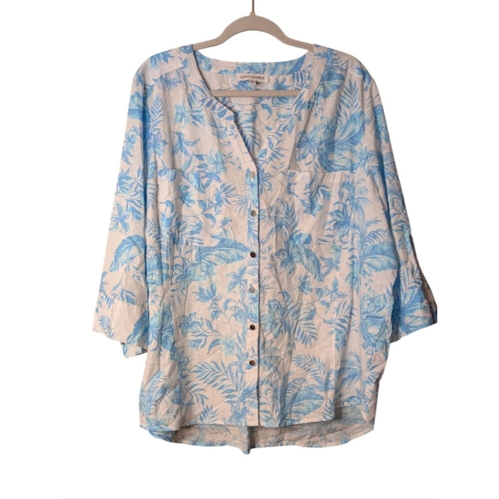 Emily Daniels Woven Linen Blend Floral Blouse in a blue white tropical size 3X
